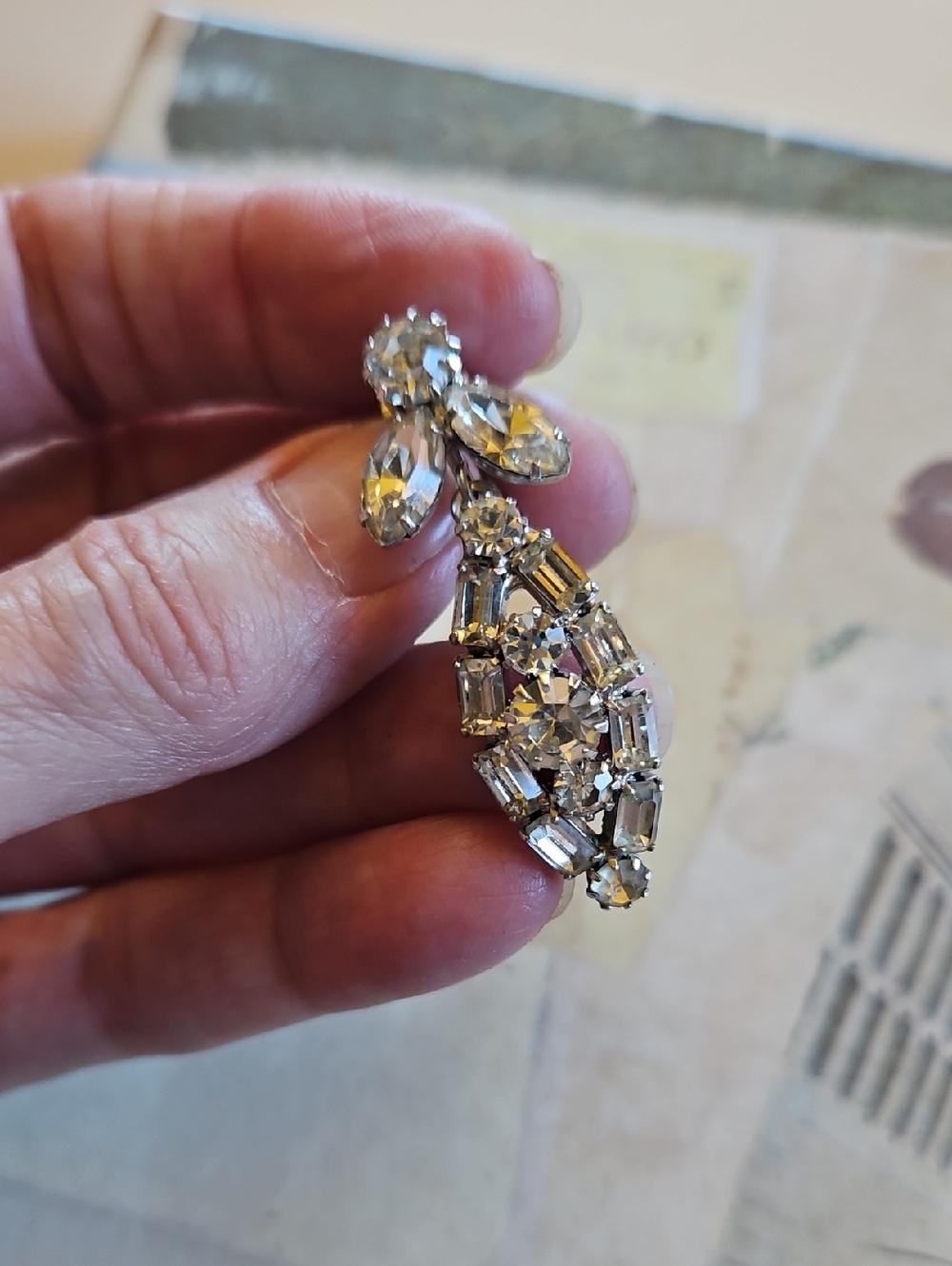 Vintage Drop Clear Rhinestone Earrings  Silver Tone Srew On - Picture 3 of 4